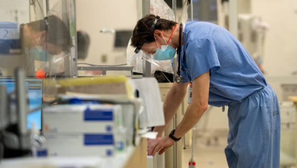 False online health information prompts doctors to intervene, survey finds